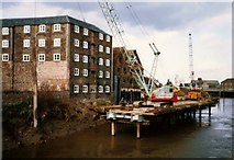 TF4609 : Piling the bank of The River Nene in Wisbech - 1985 by Richard Humphrey