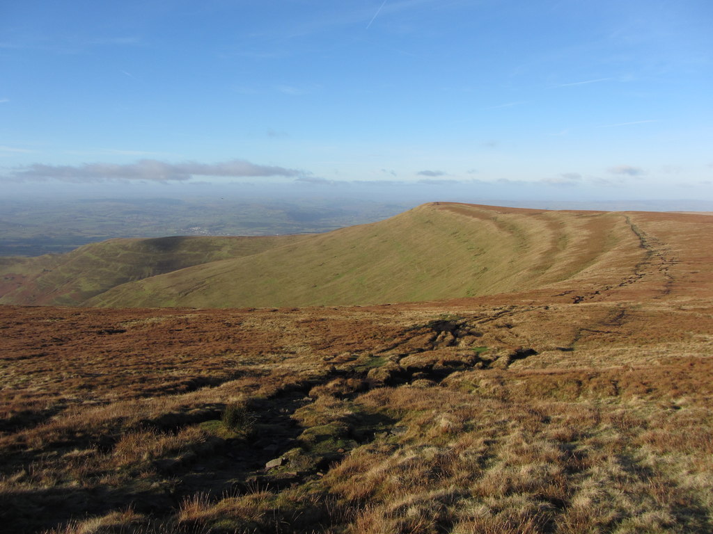 Path to Pen y Manllwyn from Waun Fach © Gareth James :: Geograph ...