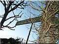 Sign to Orpington Station on Knoll Rise