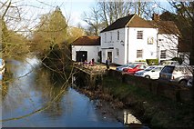 SU3867 : The Dundas Arms by the Kennet & Avon Canal by Steve Daniels