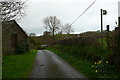 Llwybr cyhoeddus gyferbyn Felin Carrog / Public footpath opposite Felin Carrog