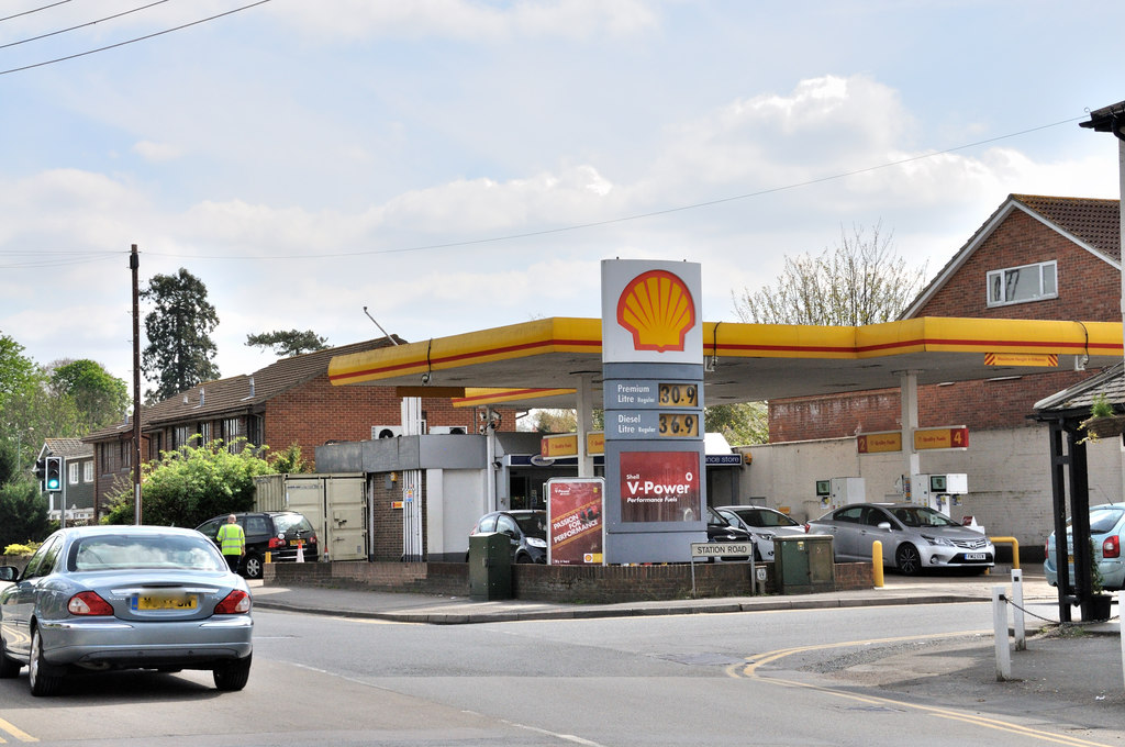 shell-garage-corner-of-station-road-brian-chadwick-geograph