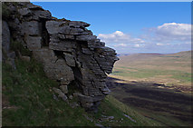 SD8373 : Gritstone outcrop, Pen-y-ghent by Ian Taylor