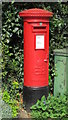 Edward VIII postbox, Glen Avenue / Bramley Close, CO3