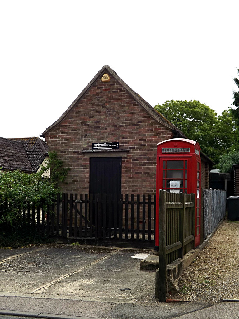 old-telephone-exchange-glemsford-geographer-geograph-britain-and