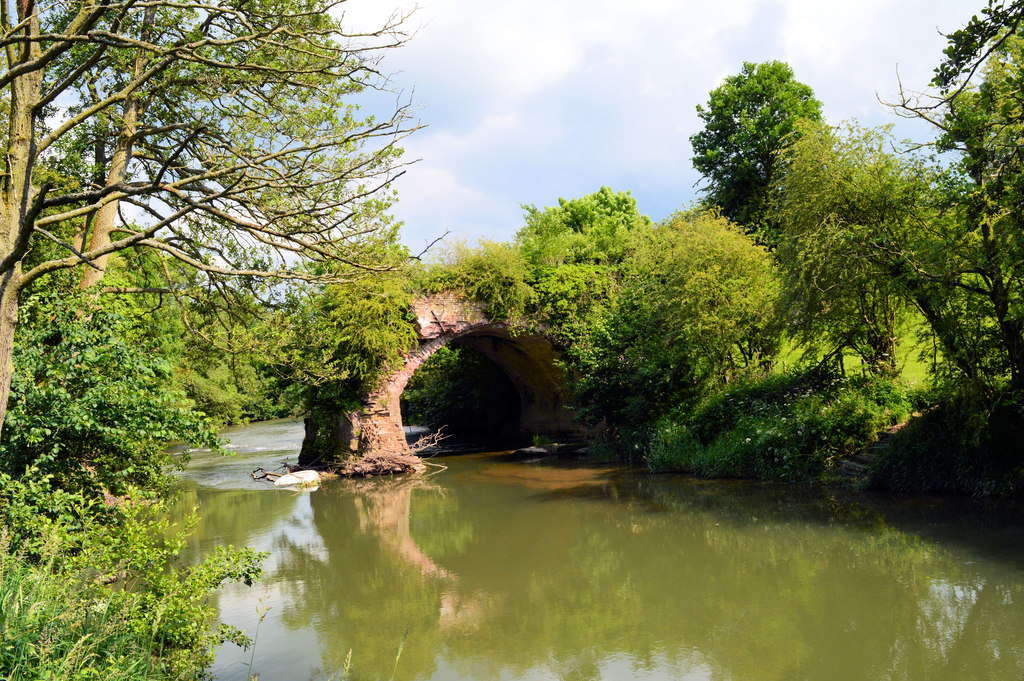 leominster-canal-aqueduct-philip-pankhurst-geograph-britain-and