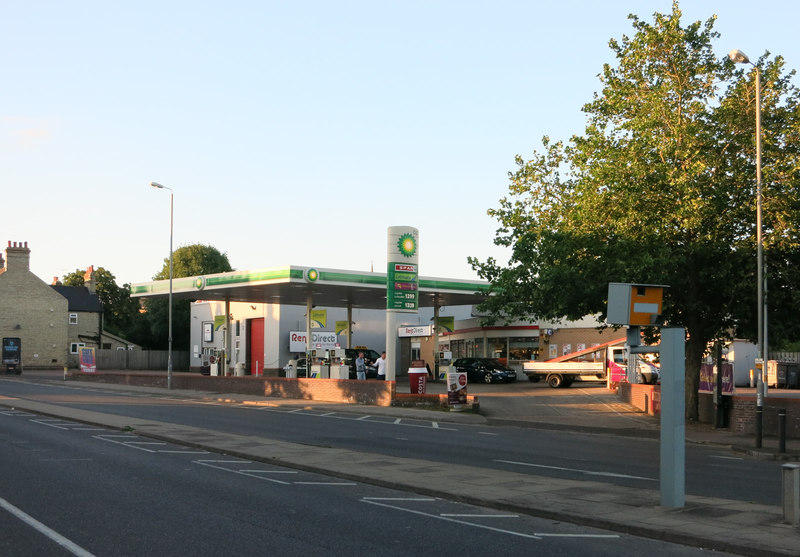 BP garage, Elizabeth Way © Hugh Venables :: Geograph Britain and Ireland