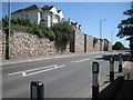 SX9272 : Retaining walls, Bishopsteignton Road above Broadmeadow, Teignmouth by Robin Stott