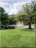 SP3265 : Jephson Gardens, Lake and Fountains by David Dixon