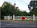 Level-crossing gates, Station Road, Bramley