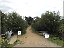 TM0733 : Footpath to Manningtree by Geographer