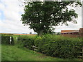 Centenary  Way  goes  left  of  Bellmanear  Farm