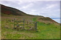 SN5573 : Camfa a giat heb bwrpas bellach / Stile and gate now without purpose by Ian Medcalf