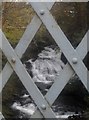 Gwaith haearn ar y bont / Ironwork on the bridge