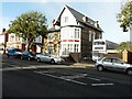 Linux-Lounge bus in garden at 110 Cheriton Road