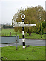 TF0043 : Fingerpost at Wilsford by Alan Murray-Rust