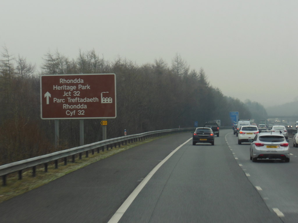 M4 Eastbound Towards Junction 34 Ian S Geograph Britain And Ireland   4321401 A26154ae 1024x1024 