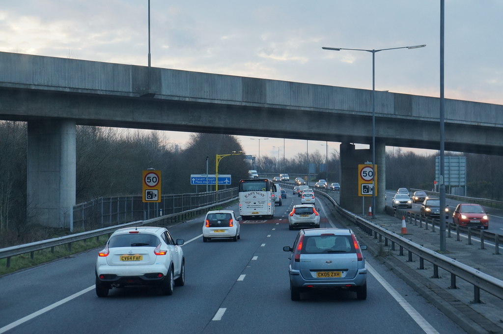 M4 eastbound at junction 41 © Ian S :: Geograph Britain and Ireland