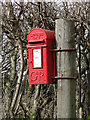 GR postbox near Richmond Cottages