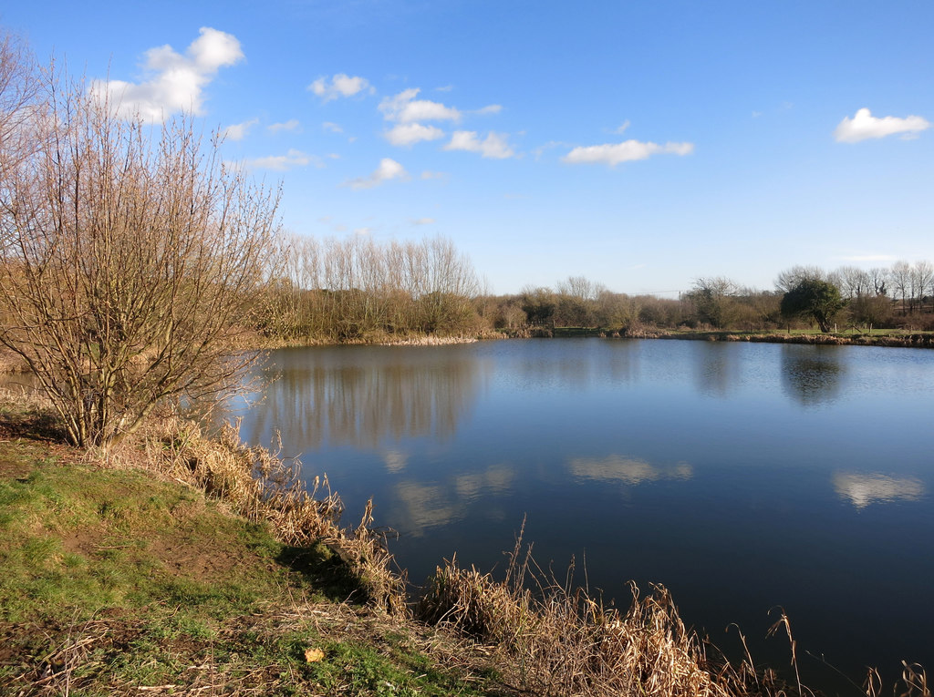 Lake near Haddenham © Des Blenkinsopp :: Geograph Britain and Ireland