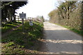 Footpath going west from Hoe Lane