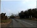 TM2980 : Entering Metfield on the B1123 Harleston Road by Geographer
