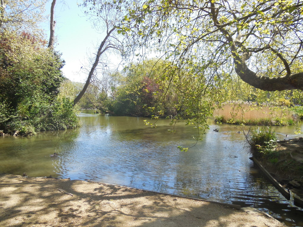 Decoy Pond, Hampden Park © Paul Gillett :: Geograph Britain and Ireland