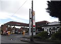 TQ0396 : The Shell petrol station on Rickmansworth Road, Chorleywood by David Howard