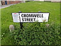 SE3133 : Cromwell Street sign by Geographer