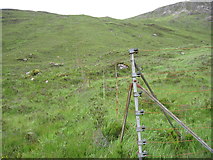 NG9447 : Old fence and hillside near Coire Fionnaraich Bothy by Chris Wimbush