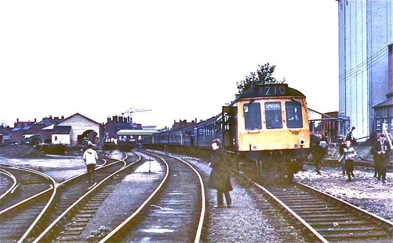 Abingdon railway station in 1970 © John Lawson :: Geograph Britain and ...