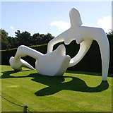 SE2813 : Henry Moore - Large Reclining Figure (1984) at the Yorkshire Sculpture Park by Rich Tea