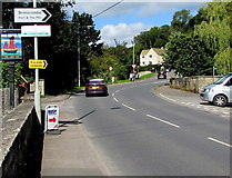 SO8602 : Turn right here for Brimscombe Port & The Mill, Brimscombe  by Jaggery