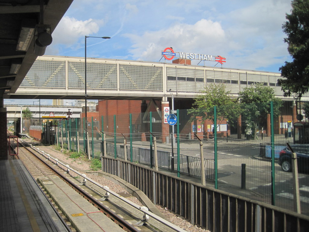 West Ham railway and DLR station,... © Nigel Thompson :: Geograph ...