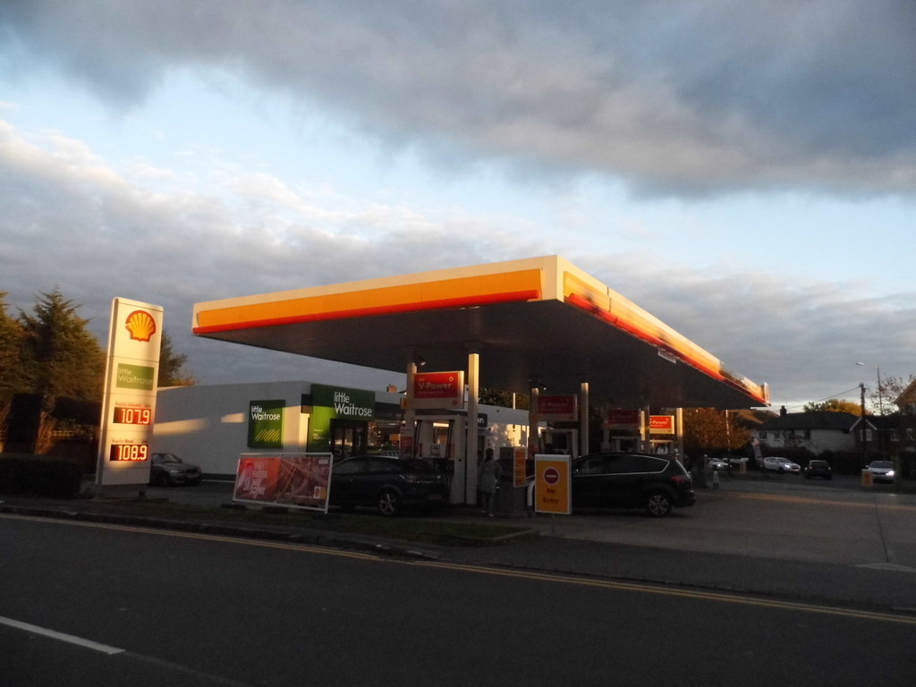 Shell garage on Amersham Road, Hazlemere © David Howard :: Geograph ...