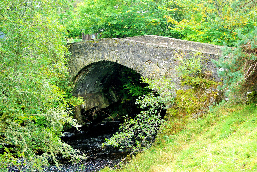 Old Struan bridge © Tiger :: Geograph Britain and Ireland