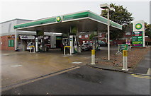 SU9576 : BP filling station, Windsor by Jaggery