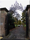 NT2375 : Inverleith park gates by Steve  Fareham