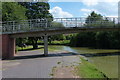 Footbridge No 79b crossing the Grand Union Canal