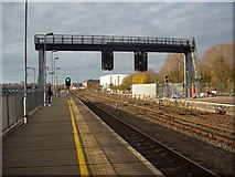 SU1485 : New signal gantry to accommodate electrification, Swindon station by Vieve Forward