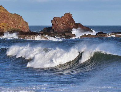 NT9266 : Winter waves in Coldingham Bay by Walter Baxter