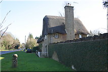 SU4398 : Thatched cottage and milestone, Abingdon Road by Roger Templeman