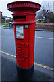 Edward VII postbox on West Avenue, Filey