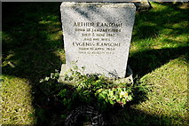SD3389 : Arthur Ransome's Grave by Nigel Mykura
