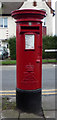 TA1765 : Elizabeth II postbox on Cardigan Road, Bridlington by JThomas