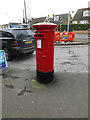 TQ8092 : Hambro Post Office Postbox by Geographer
