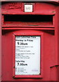 TA0585 : Detail, Elizabeth II postbox on Sea View Drive by JThomas