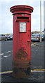 TA0489 : Elizabeth II postbox on Belenheim Terrace, Scarborough by JThomas