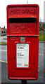 TA1181 : Close up, Elizabeth II postbox on Fir Tree Drive, Filey by JThomas