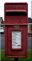 TA1081 : Close up, Elizabeth II postbox on Sycamore Avenue, Filey by JThomas